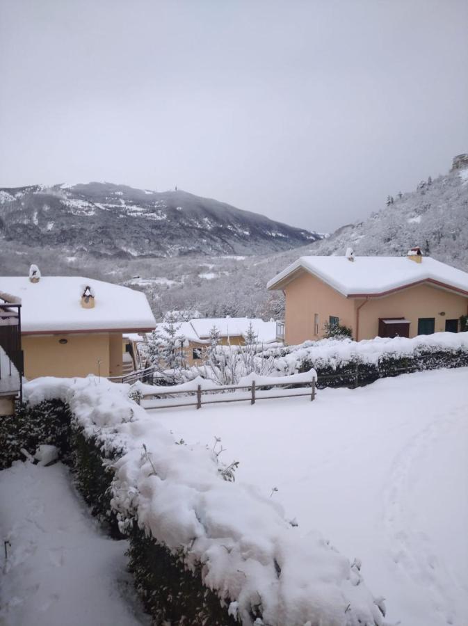 Casa Vacanza Molise กาสเตลเปโตรโซ ภายนอก รูปภาพ